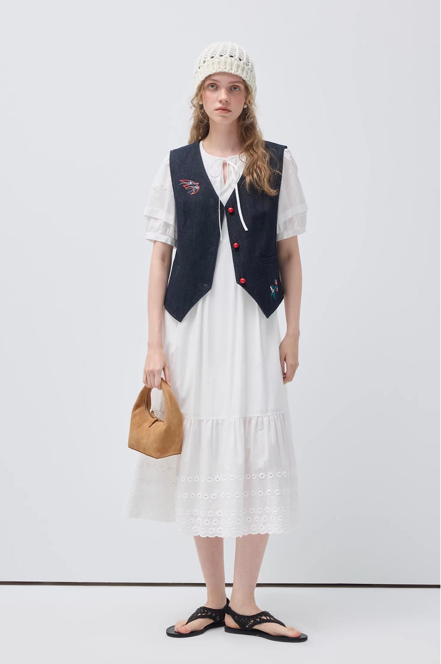 カットワークヘムVネックワンピース
C3418