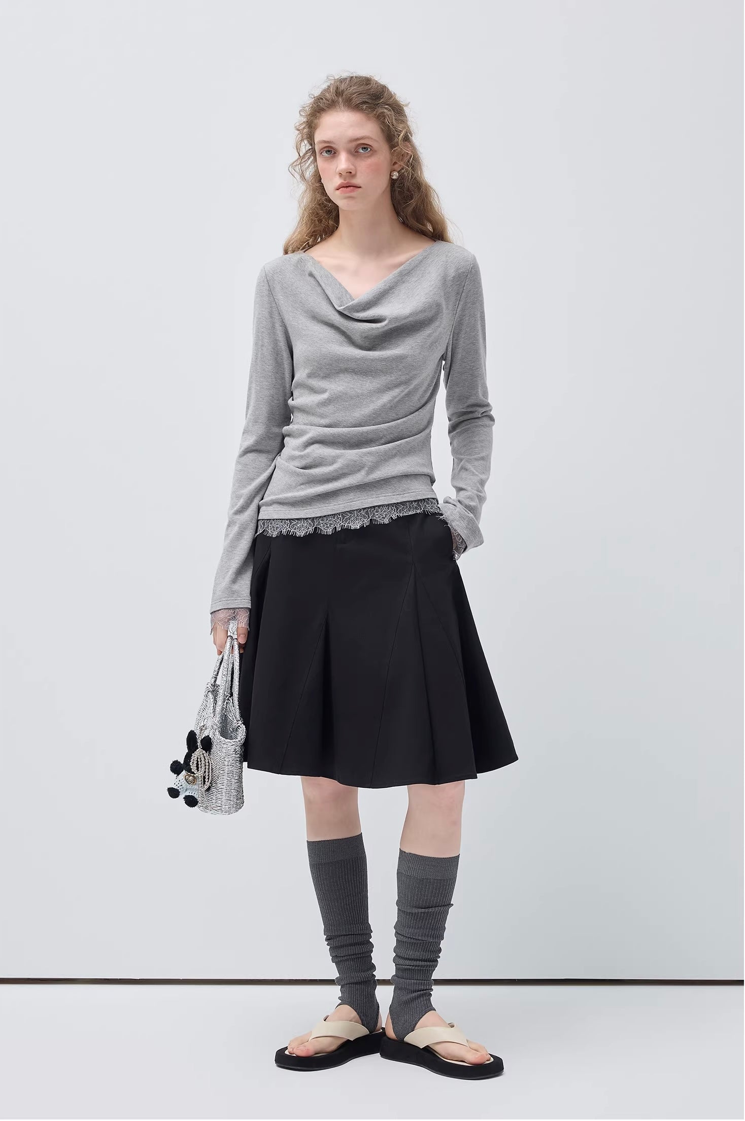 ドレープネックレースコンビ ニットロングスリーブ
C3426