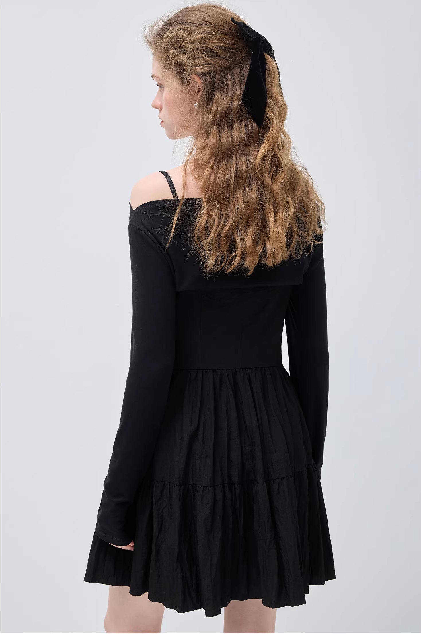 オフショルエレガントフィットワンピース
C3437