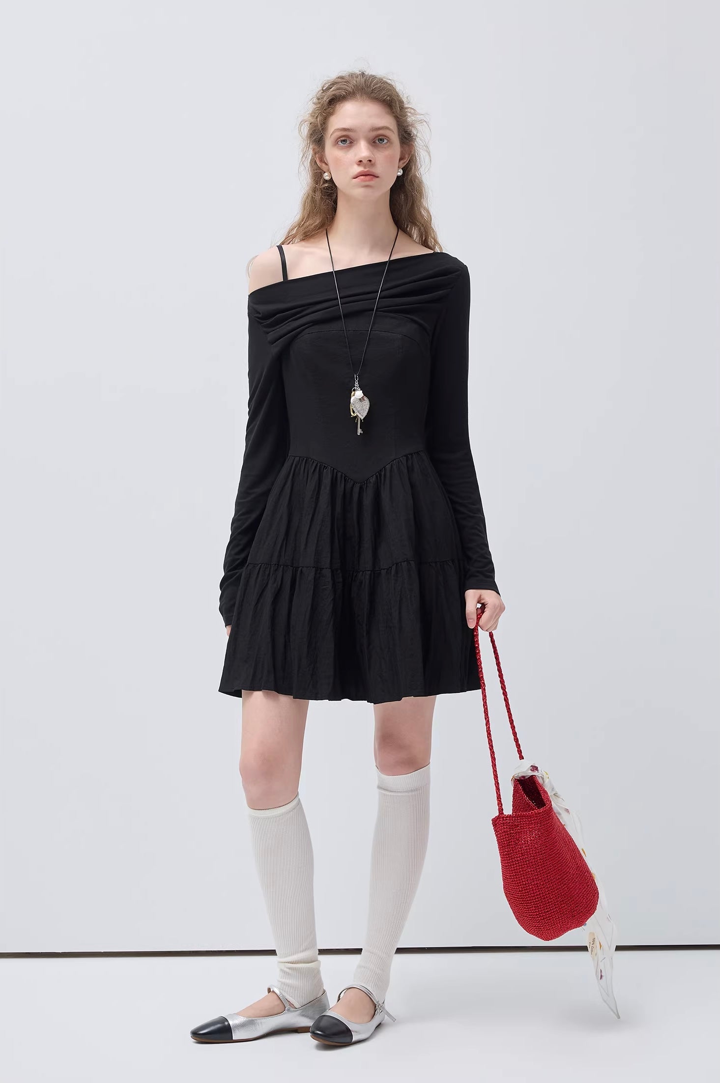 オフショルエレガントフィットワンピース
C3437