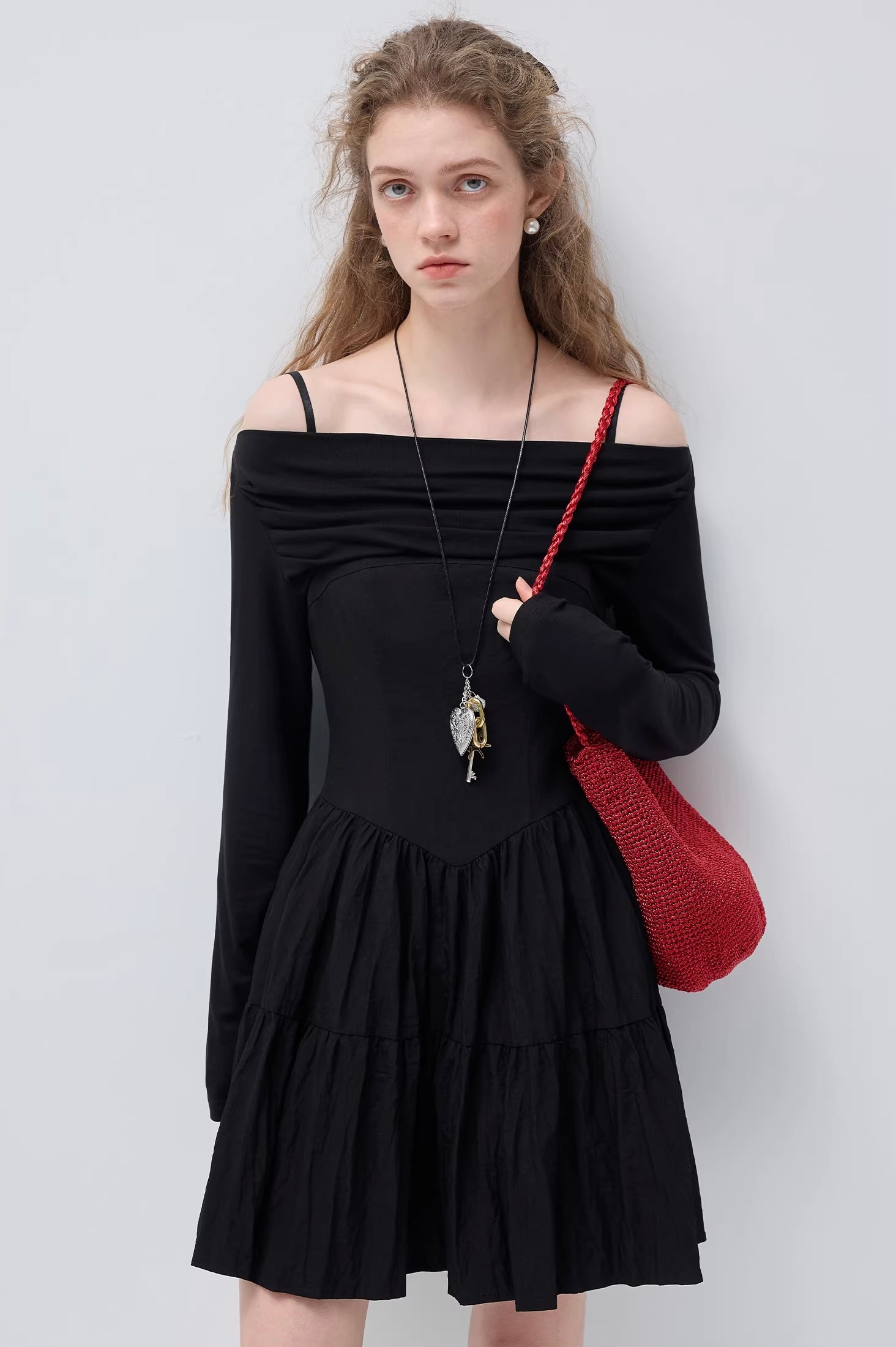 オフショルエレガントフィットワンピース
C3437