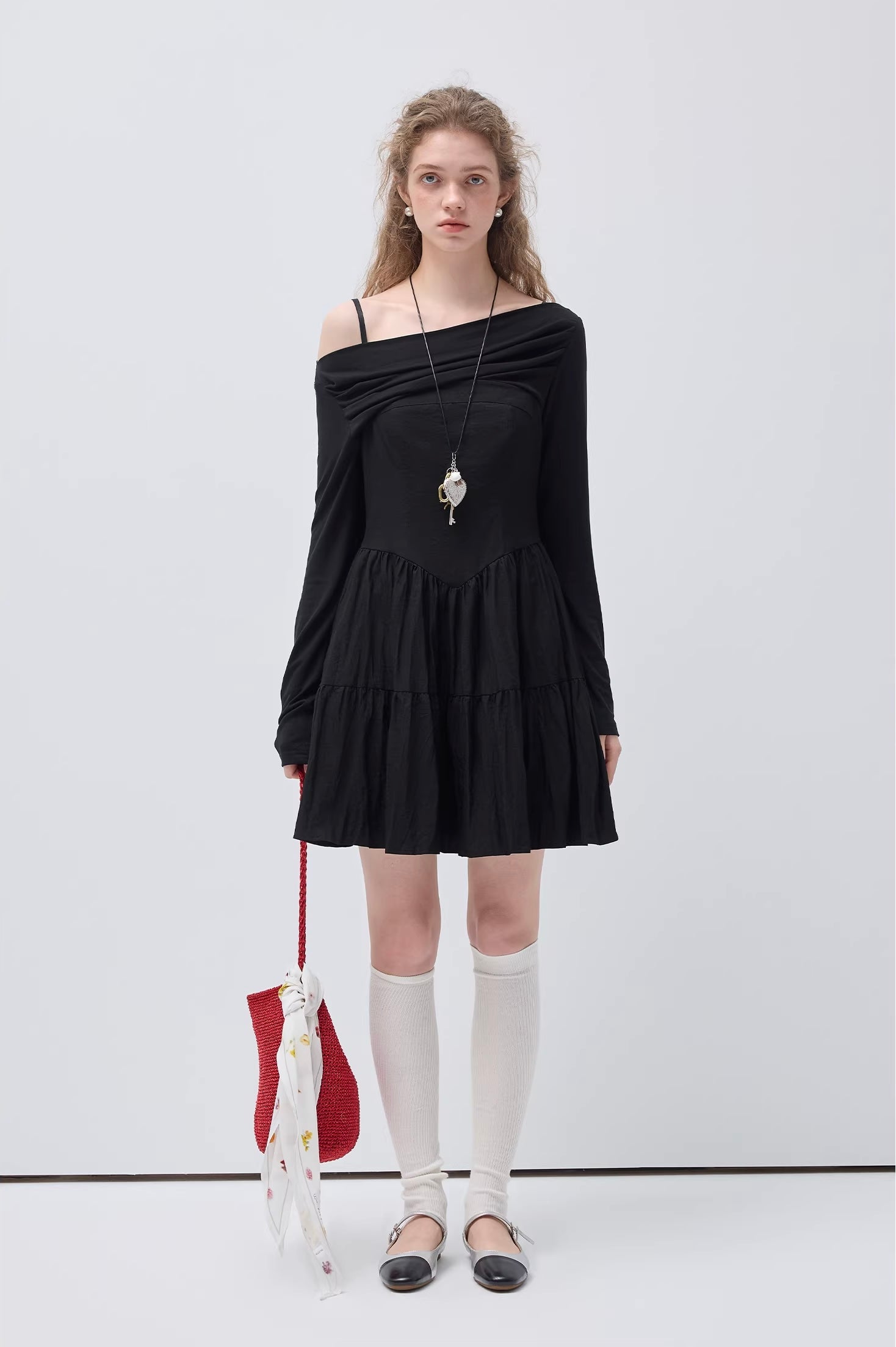 オフショルエレガントフィットワンピース
C3437