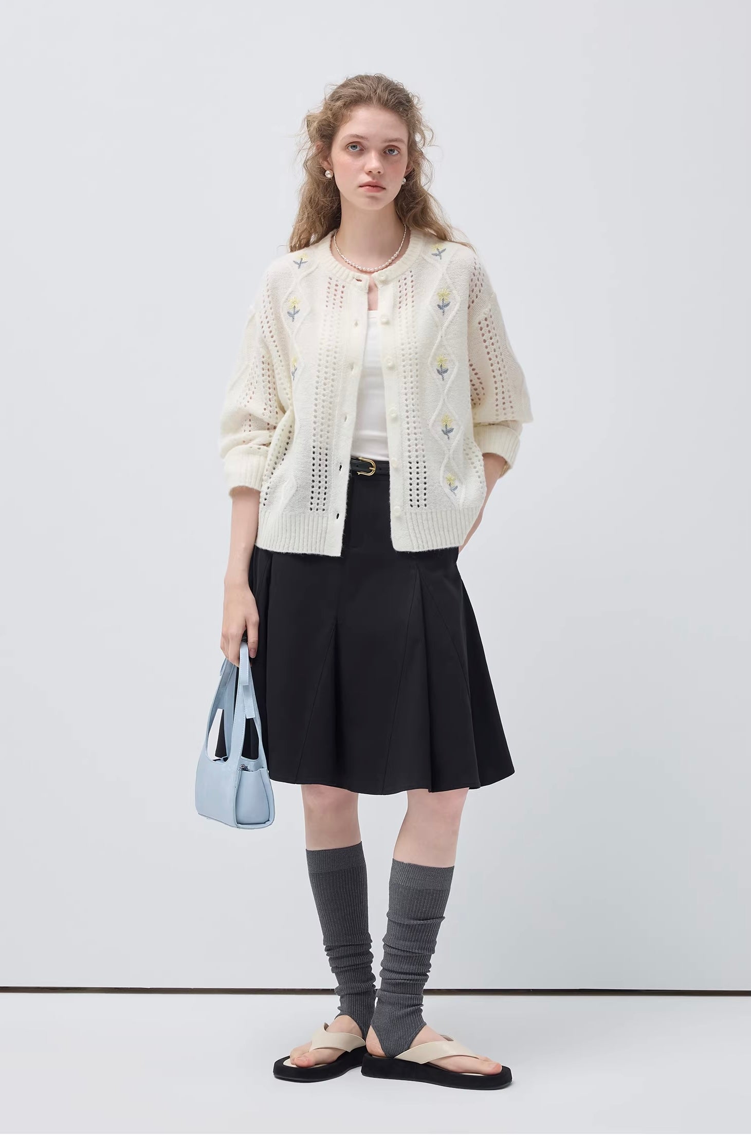 フラワー刺繍ウールカーディガン
C3443