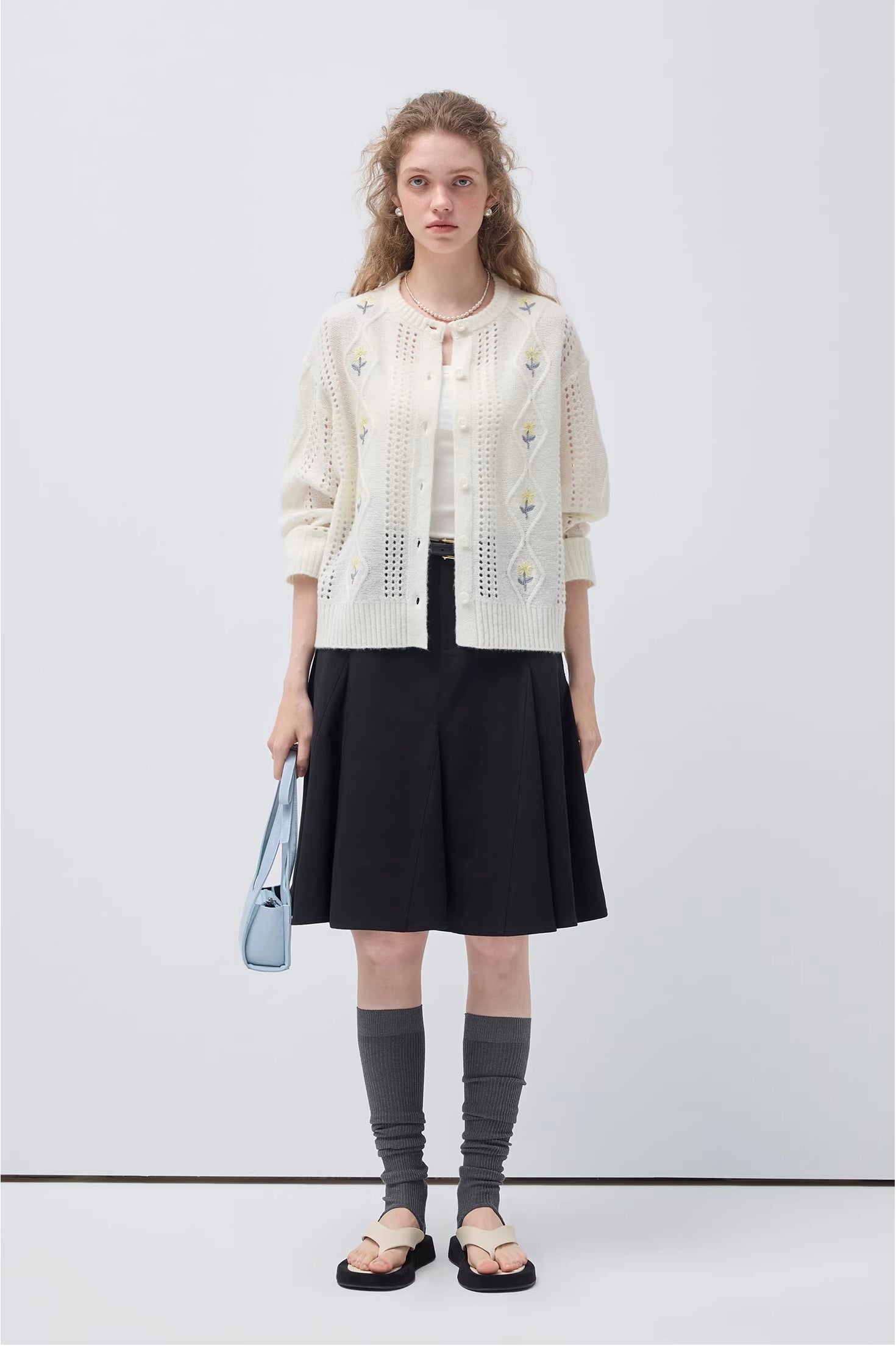 フラワー刺繍ウールカーディガン
C3443