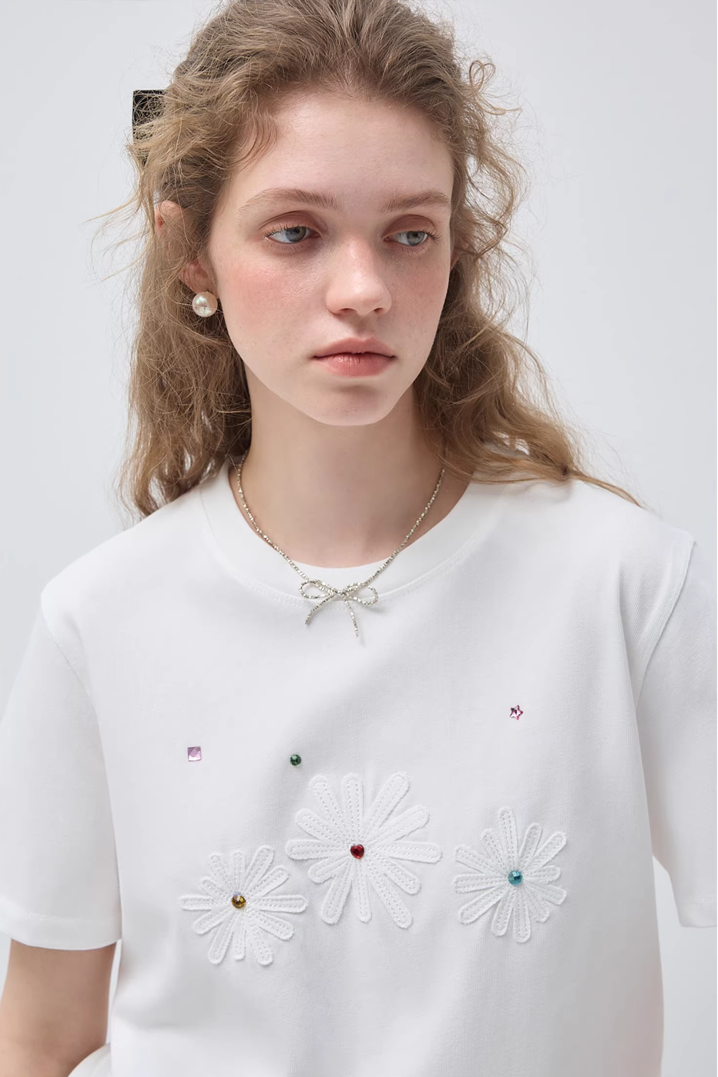 ラウンドネックパッチ刺繍入りカジュアルTシャツC3517