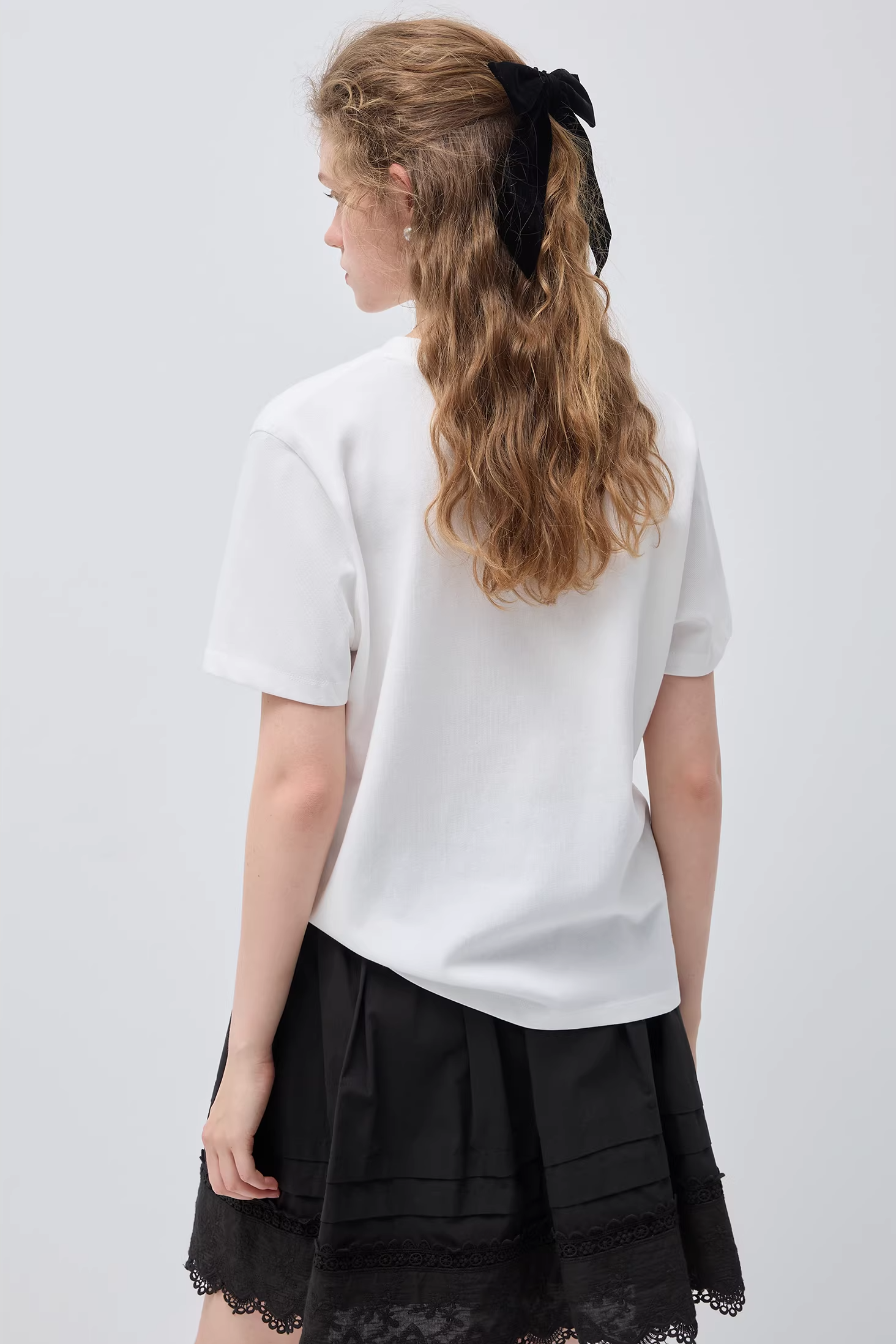 ラウンドネックパッチ刺繍入りカジュアルTシャツC3517