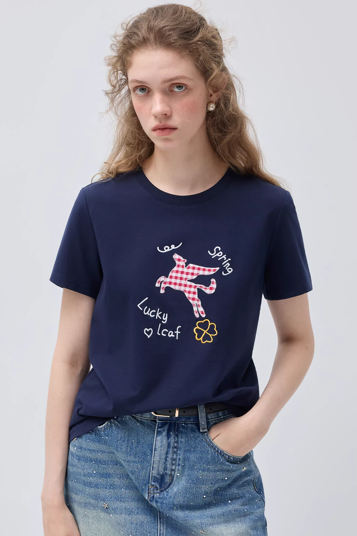 パッチ付きペガサスレター刺繍TシャツC3552