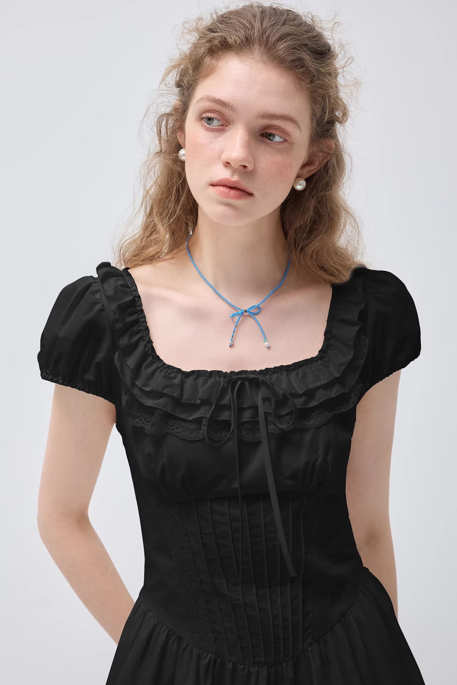 リヨセルパレススタイルのリトルブラックドレスC3567