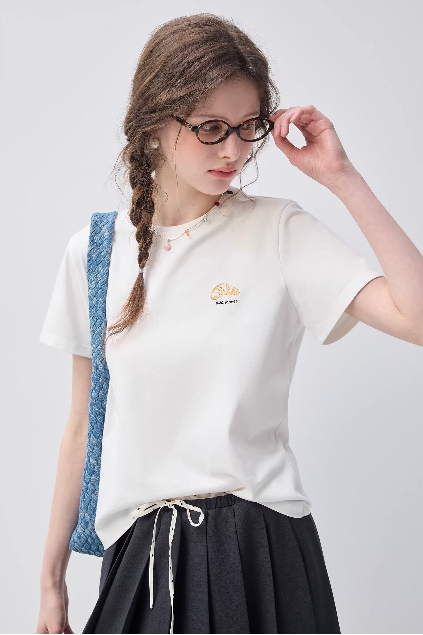 ラウンドネック刺繍入りTシャツC3619