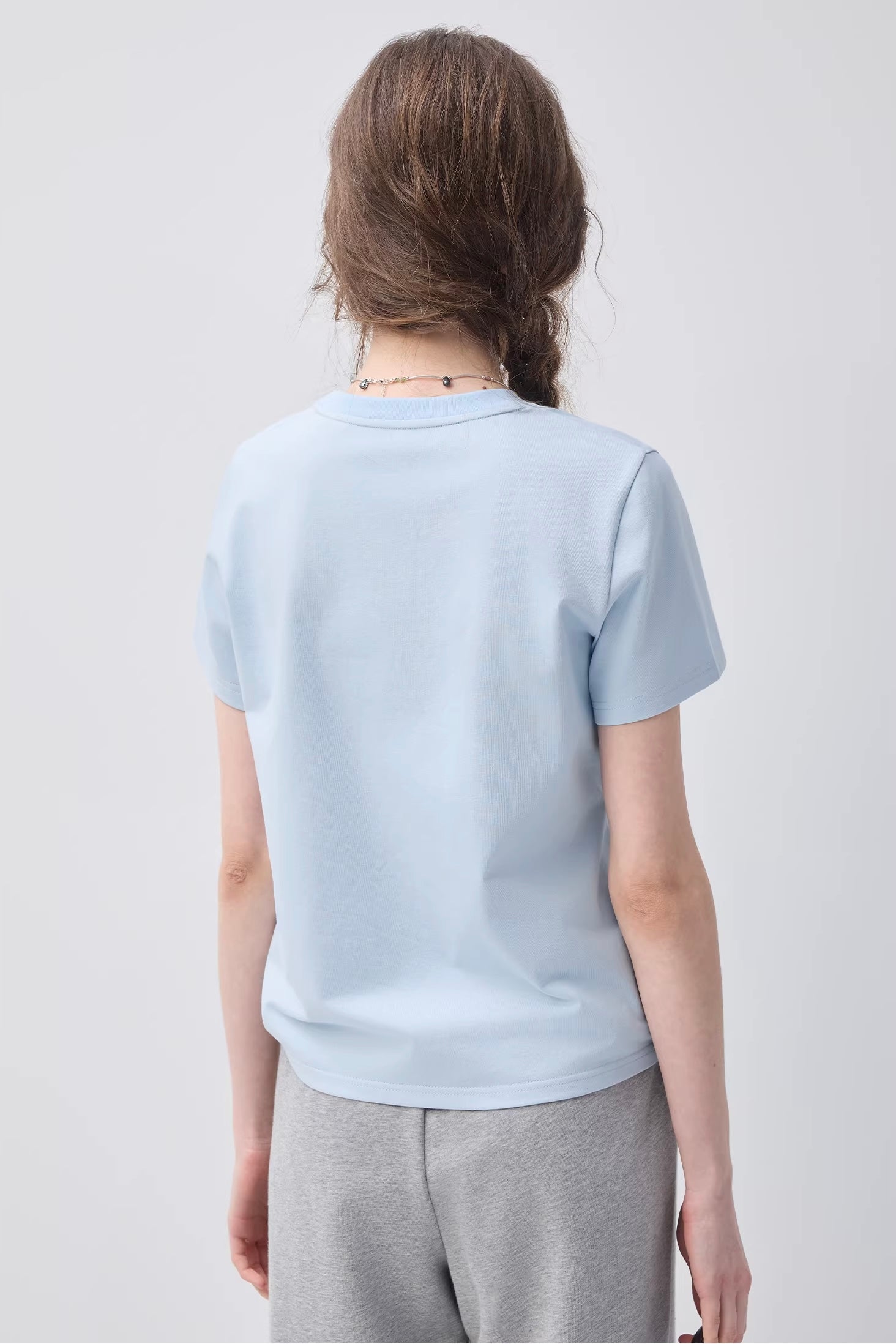 ラウンドネック刺繍入りTシャツC3619