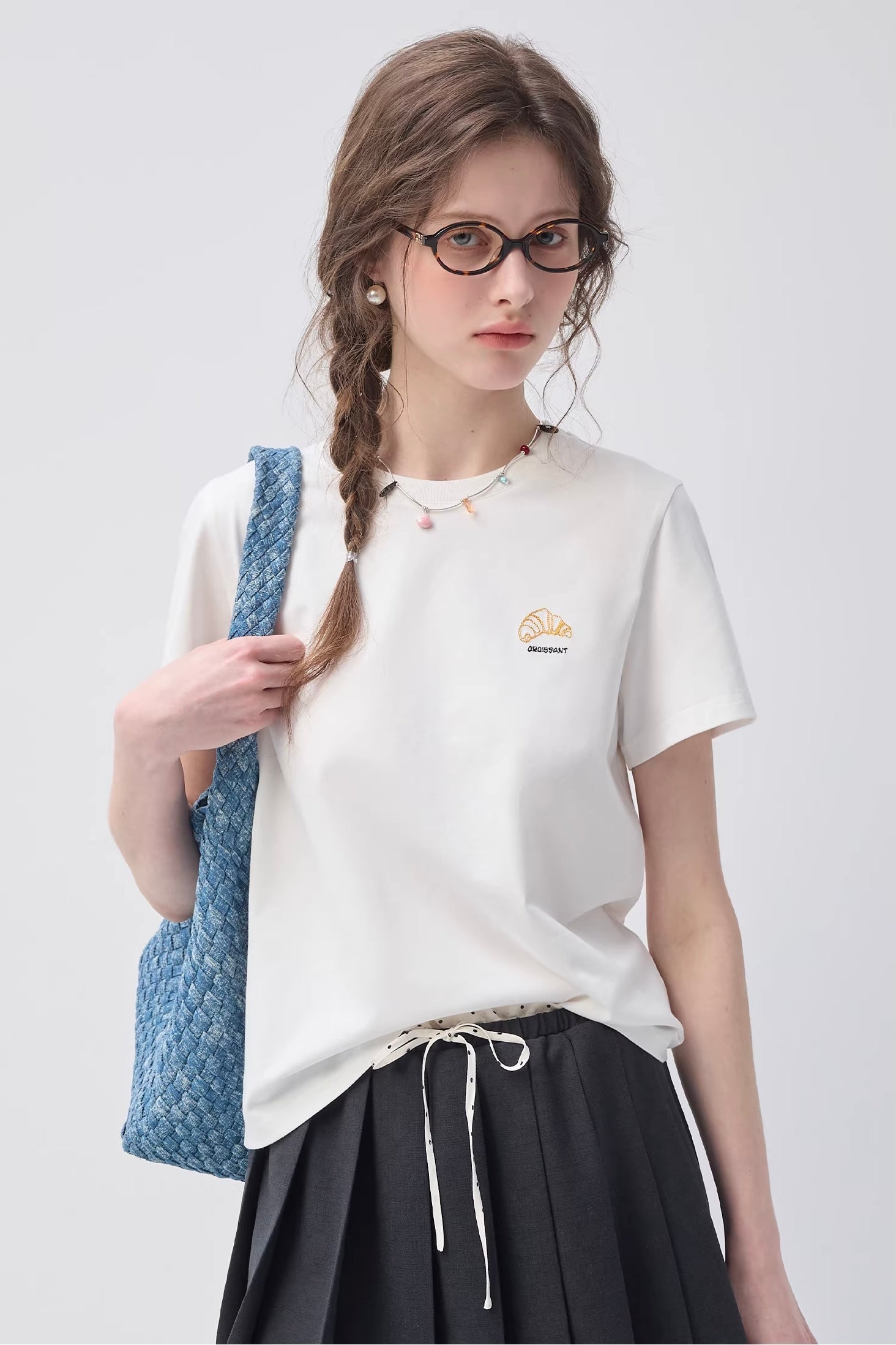 ラウンドネック刺繍入りTシャツC3619
