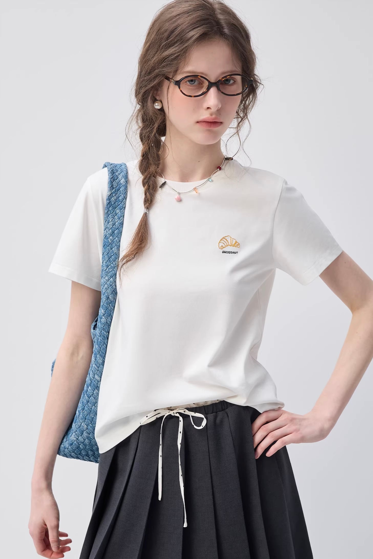 ラウンドネック刺繍入りTシャツC3619