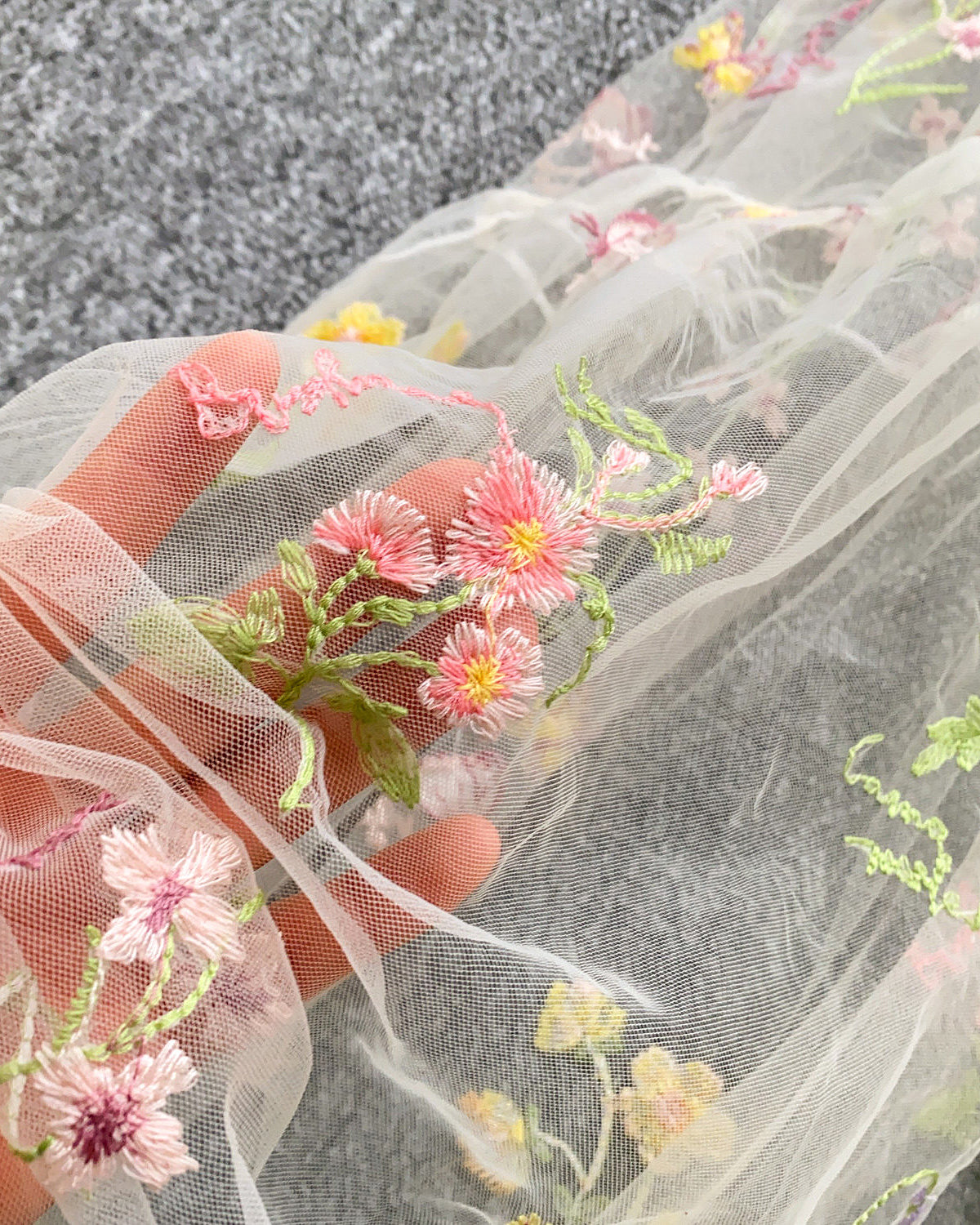 刺繍メッシュホワイトドレス C3822