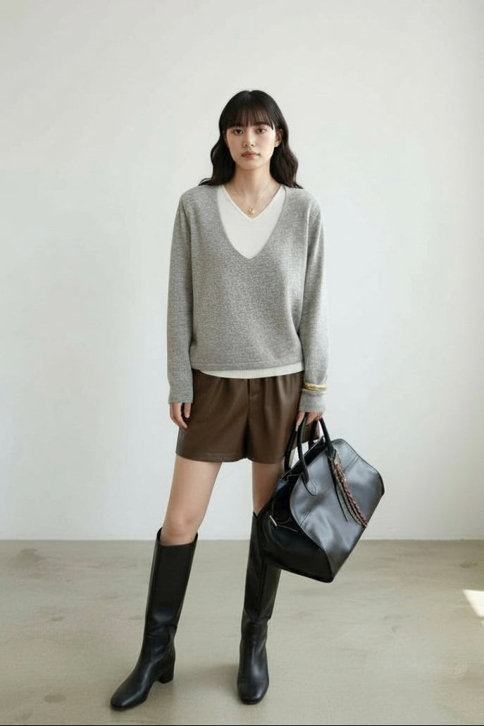 レイヤードVネックニット × エコレザーショートパンツ セット T3008