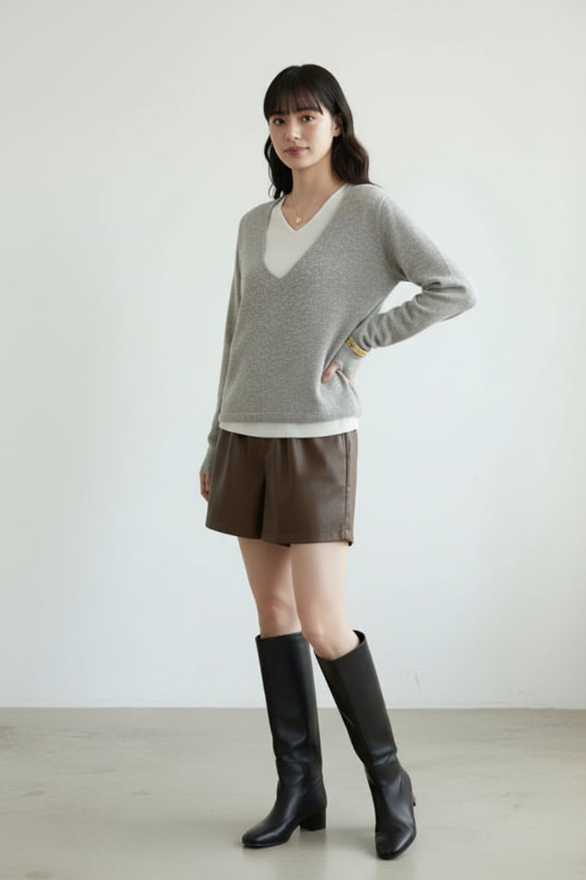 レイヤードVネックニット × エコレザーショートパンツ セット T3008