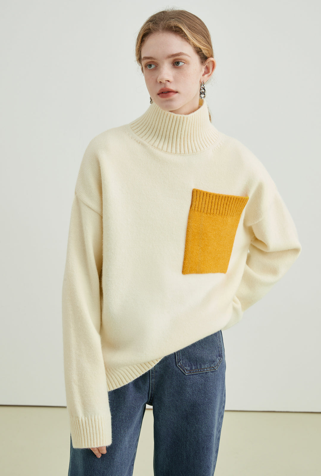 Oversized patch pocket knit C0094