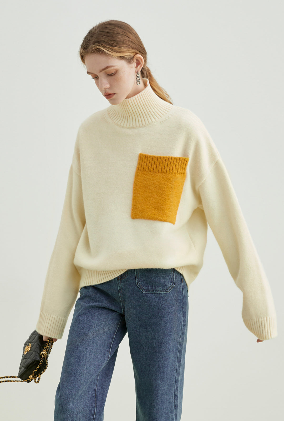 Oversized patch pocket knit C0094